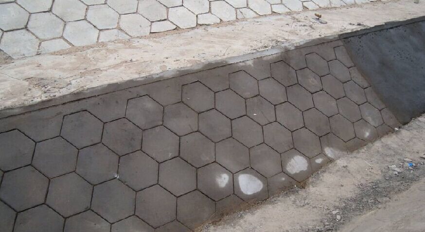 實心護坡塑料模具和空心護坡塑料模具分別用在哪里？